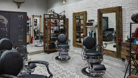 Harleys Gents Salon - Oasis Mall