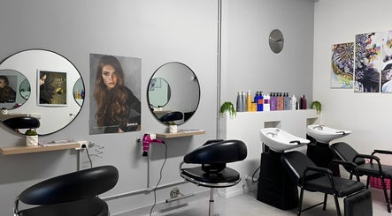 George Hair and Beauty Salon, bild 2