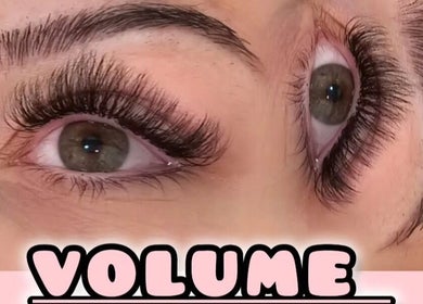Volume lash extensions at I Dream of Lashes in Melbourne, Victoria, AU enhance eye beauty.