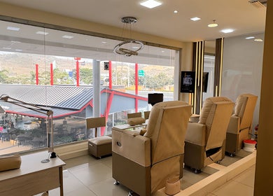 Interior con sillones de masaje en Maru Pazmiño Estudio de Belleza Peluqueria, Guayas, Guayas, EC.