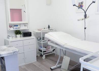 Modern treatment room at Crescent Brows in Lambourn, England, GB, showcasing white decor and sleek furnishings.