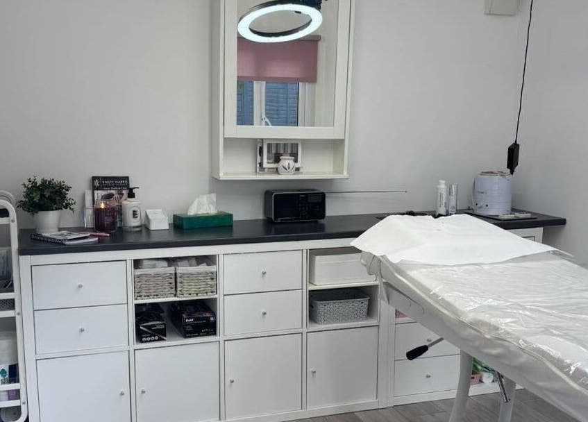 Crescent Brows, Lambourn, England, GB - A serene treatment room with a sleek design and inviting ambiance.