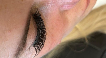 Heavenly Brows Blackwood image 2