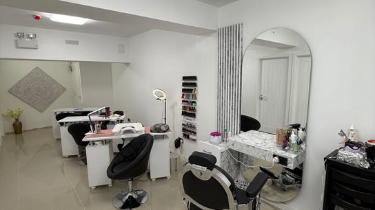 Cellys unisex hairsalon and friends beauty salonn