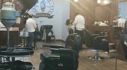 The Rustic Style Barbershop (الأسلوب الريفي للحلاقة (حي الملقا image 2