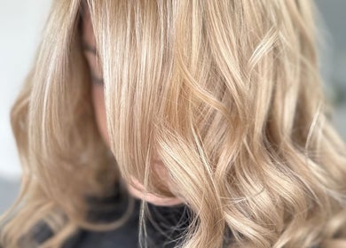 Blonde waves enhanced at BW Hair in East Corrimal, New South Wales, AU. Perfect for a chic style update.