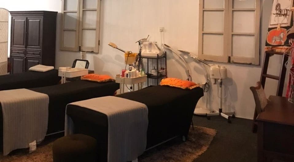 Relaxing treatment room at Schada Beauty and Spa in Johor Bahru, Johor, MY with cozy massage tables and warm lighting.