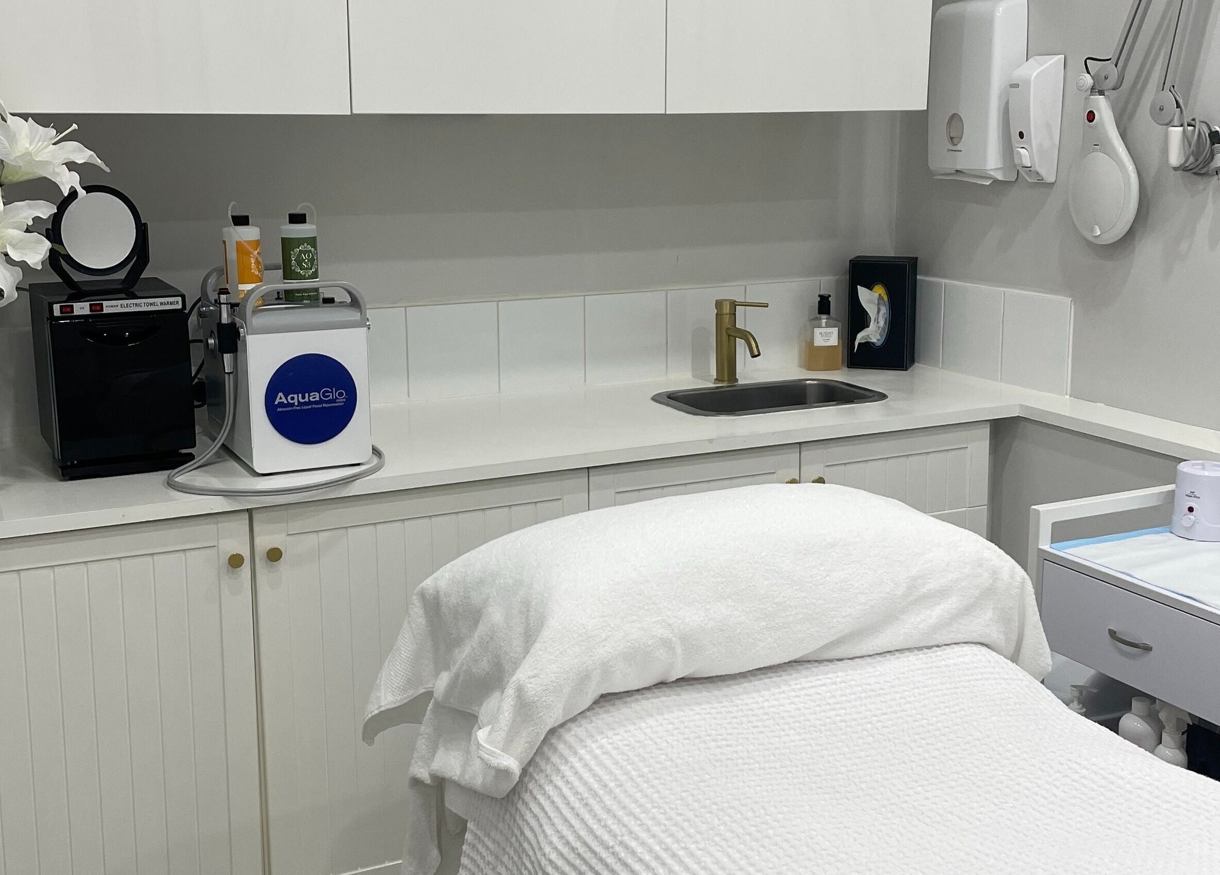 Elegant treatment room at The Skin Edit - Quinns Rocks, featuring premium skincare tools. Located in Quinns Rocks, Western Australia, AU.