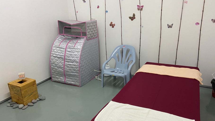 Cozy therapy room at Zie N Ly Spa, Changlun, Kedah, MY, featuring a massage bed and sauna setup.