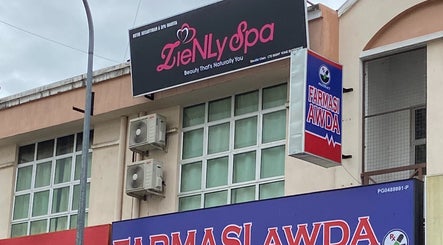 Zie N Ly Spa storefront in Changlun, Kedah, MY with eye-catching signage.