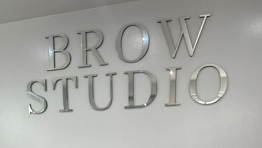Charlotte Luxon Brow Stylist图像1