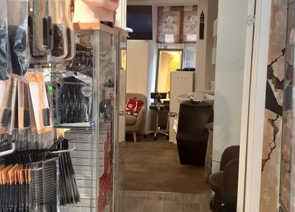 Afrohagen Salon in Frederiksberg, Denmark, showcasing hair tools and washing stations.