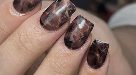 Chic brown marble nail art at Get The Gloss, Hamilton, Scotland, GB. Perfect for a stylish look.