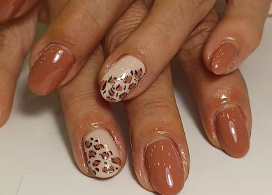 Κομψά leopard nails στο Nails N' Roses By Maria Vergou, Καματερό, GR. Καλαίσθητη εμφάνιση μοντέρνων νυχιών.