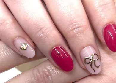 Elegant nail design with gold accents at Suzi Q Nails, Melbourne, Victoria, AU.