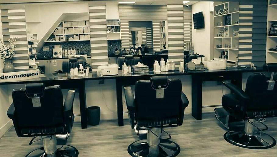 Fahmina's Beauty Spot image 1