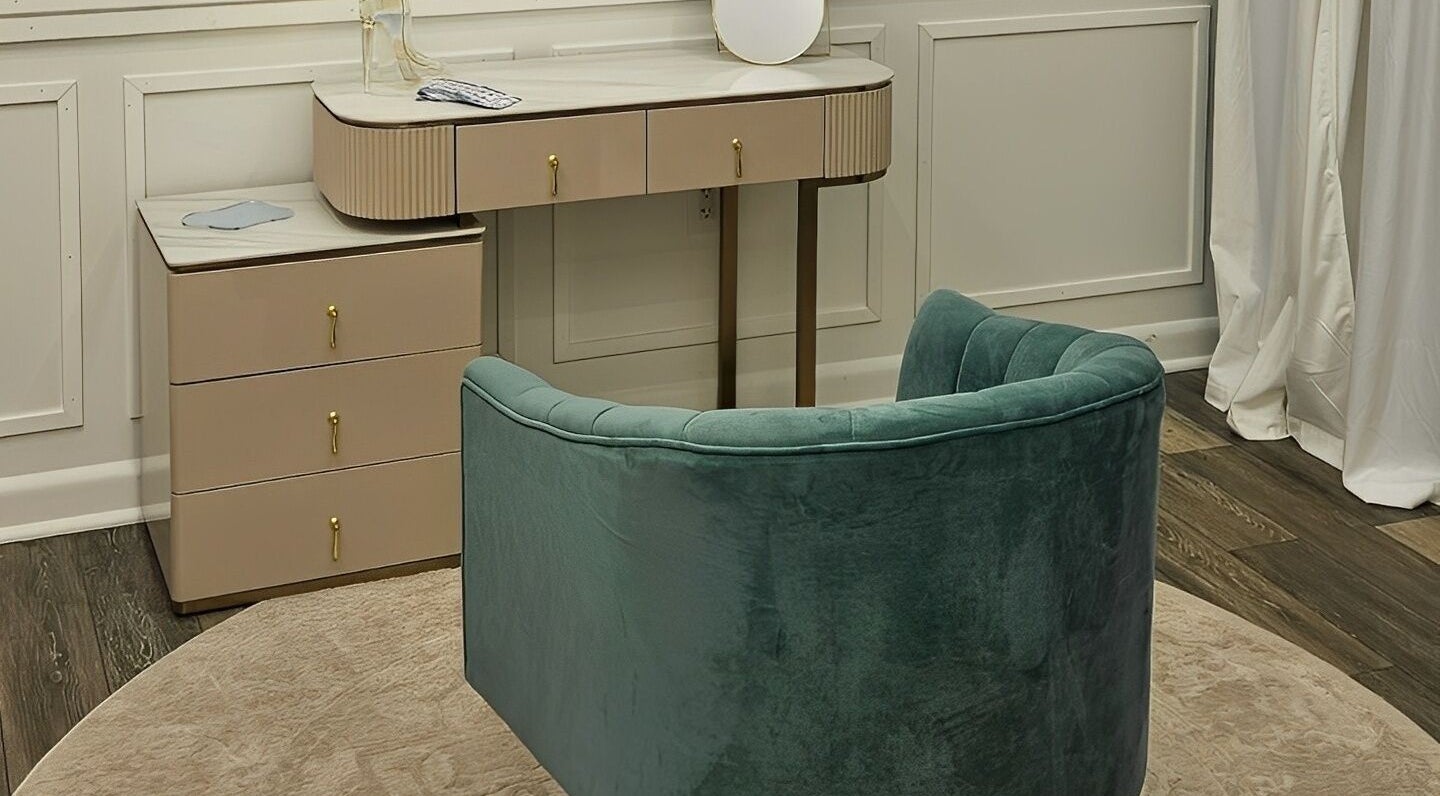 Luxurious vanity setup at Twinkling Tresses: Lake Wales - Florida (Mayer Jewelers), Lake Wales, Florida, US.