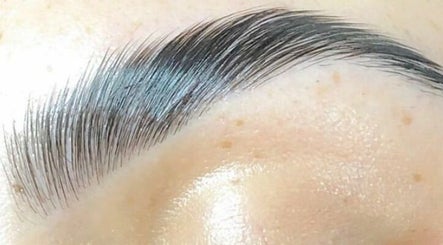 Lash Out and Brow Down, bild 2