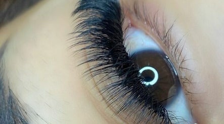 Lash Out and Brow Down, bild 3