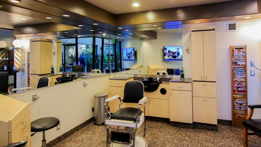 Newport Beach Barbershop зображення 1