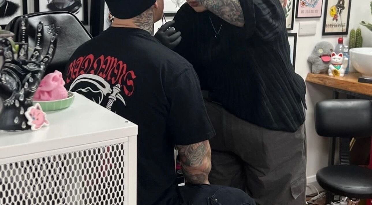 Expert piercer at Lauren Eve PMU & Piercing @ Meraki Tattoo Belfast, Northern Ireland, GB, creating a unique design.