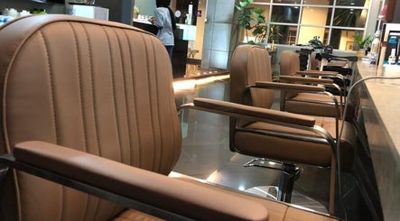 Luxurious seating at Hairkunst Premium Salon, Petaling Jaya, Selangor, MY. Modern, inviting, and stylish.