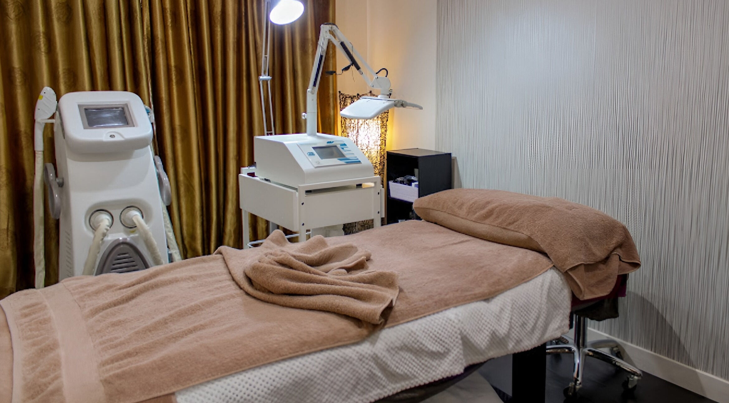 Relaxation room at The Beauty Loft Day Spa in Auckland, Auckland, NZ with massage table and equipment.