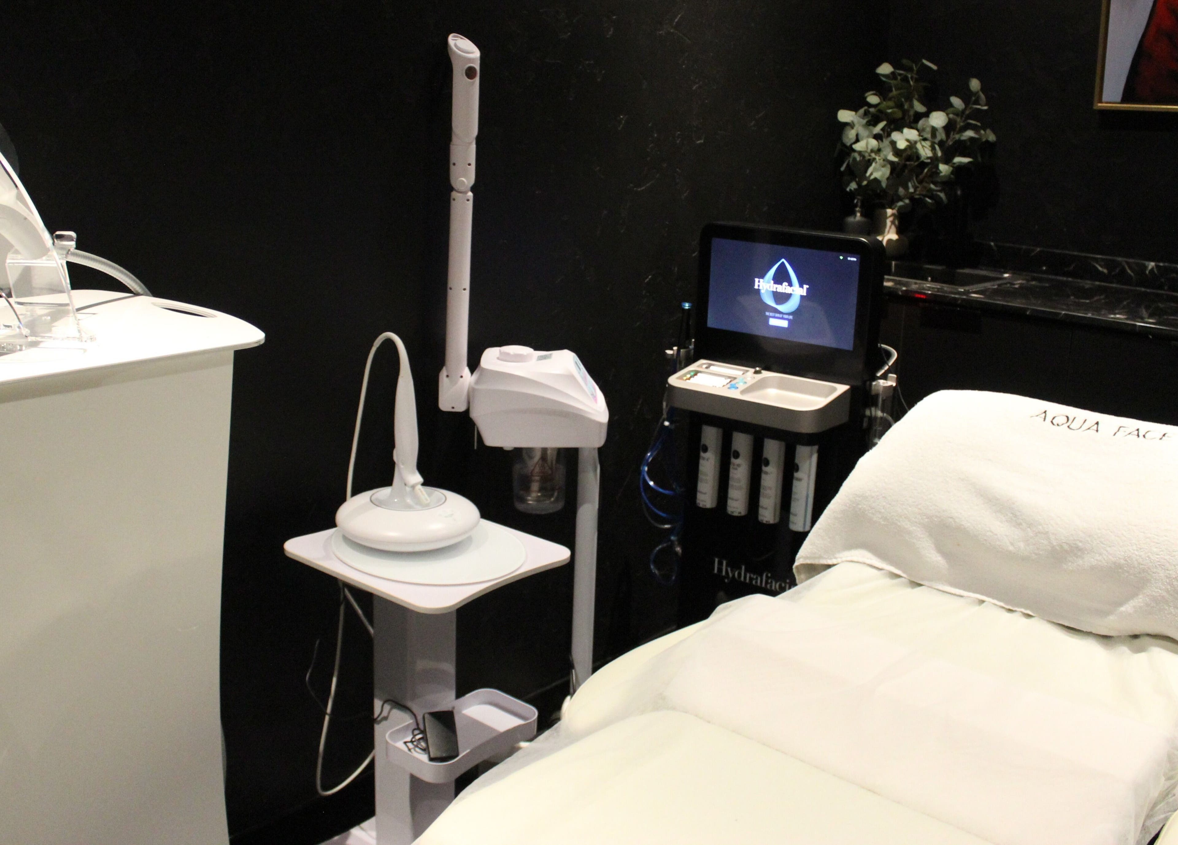 Modern facial room at Aqua Face Facial Bar, Dubai, Dubai, AE offering advanced skincare treatments.