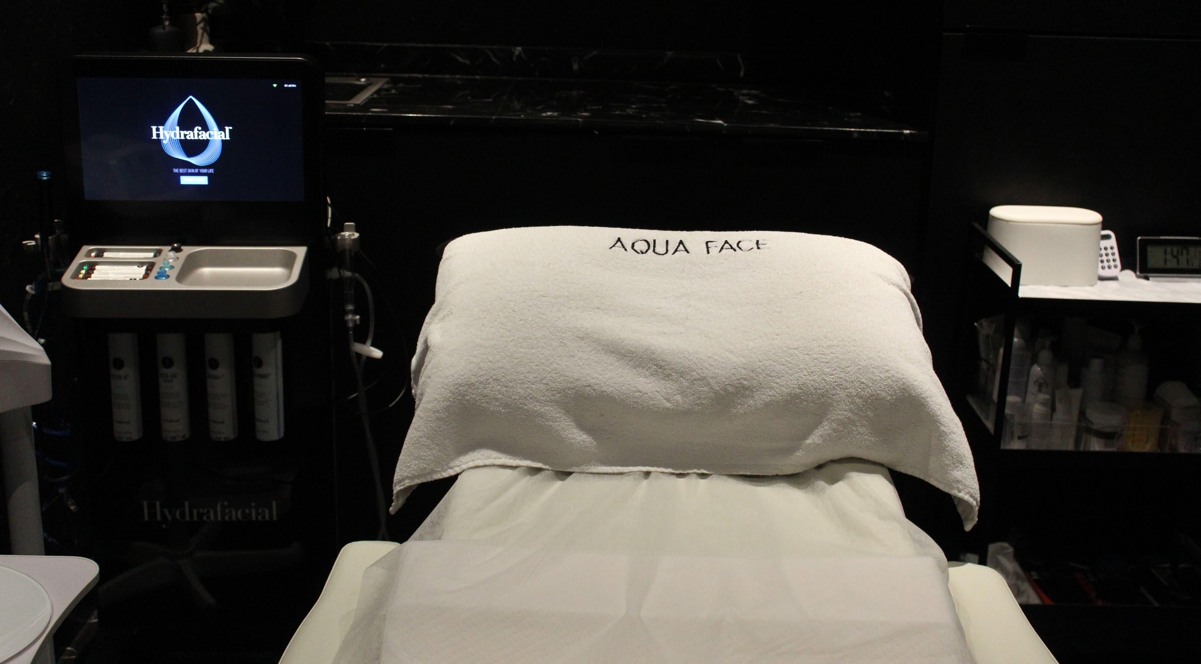 Luxurious facial bed at Aqua Face Facial Bar in Dubai, Dubai, AE, featuring advanced HydraFacial treatment setup.