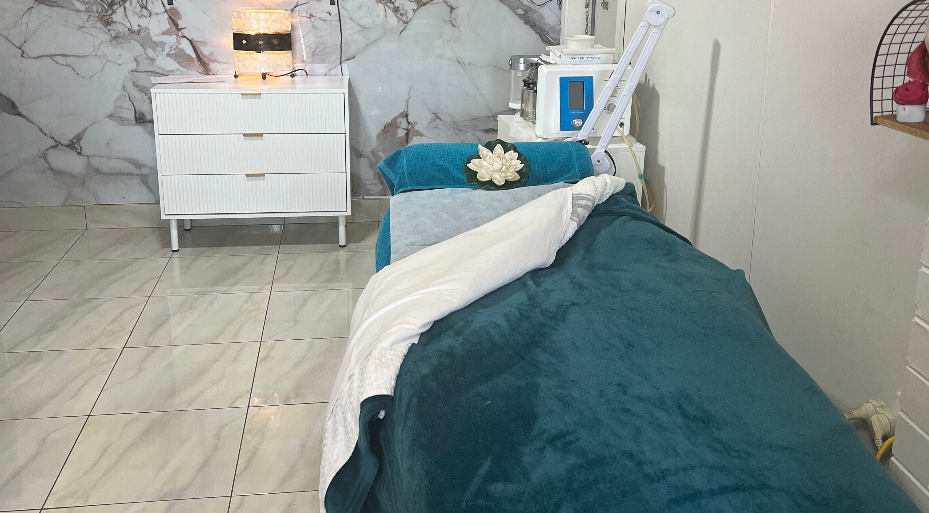 Relaxing therapy room at Moonlight Therapy, Melbourne, Victoria, AU, featuring a cozy bed and elegant decor.