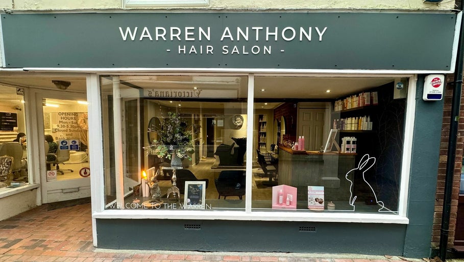 Warren Anthony Hair Salon, bild 1