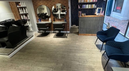 Warren Anthony Hair Salon – kuva 3