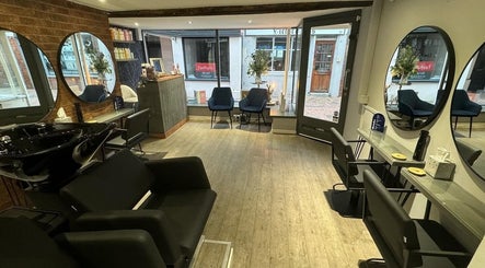 Warren Anthony Hair Salon – kuva 2