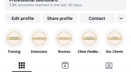 De La Mare's Instagram dashboard featuring highlights: Training, Extensions, Reviews in North Lanarkshire, UK, GB.