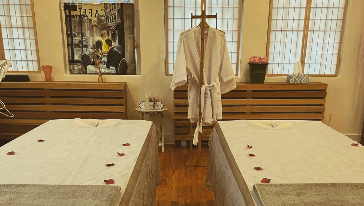 Relaxing couple massage room with twin beds at The Couple Spa in New York, New York, US.