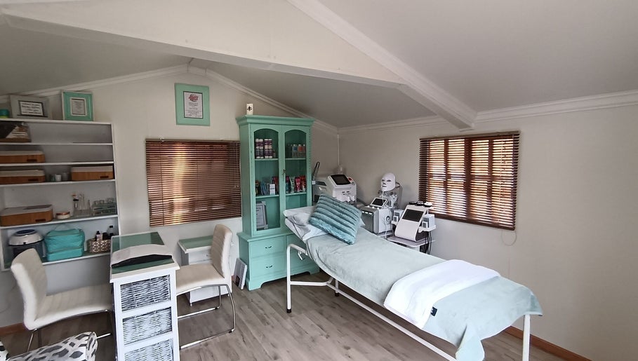 Relaxing spa room at Arjay Beauty Lounge, Pretoria, Gauteng, ZA. Cozy treatment bed and modern equipment.