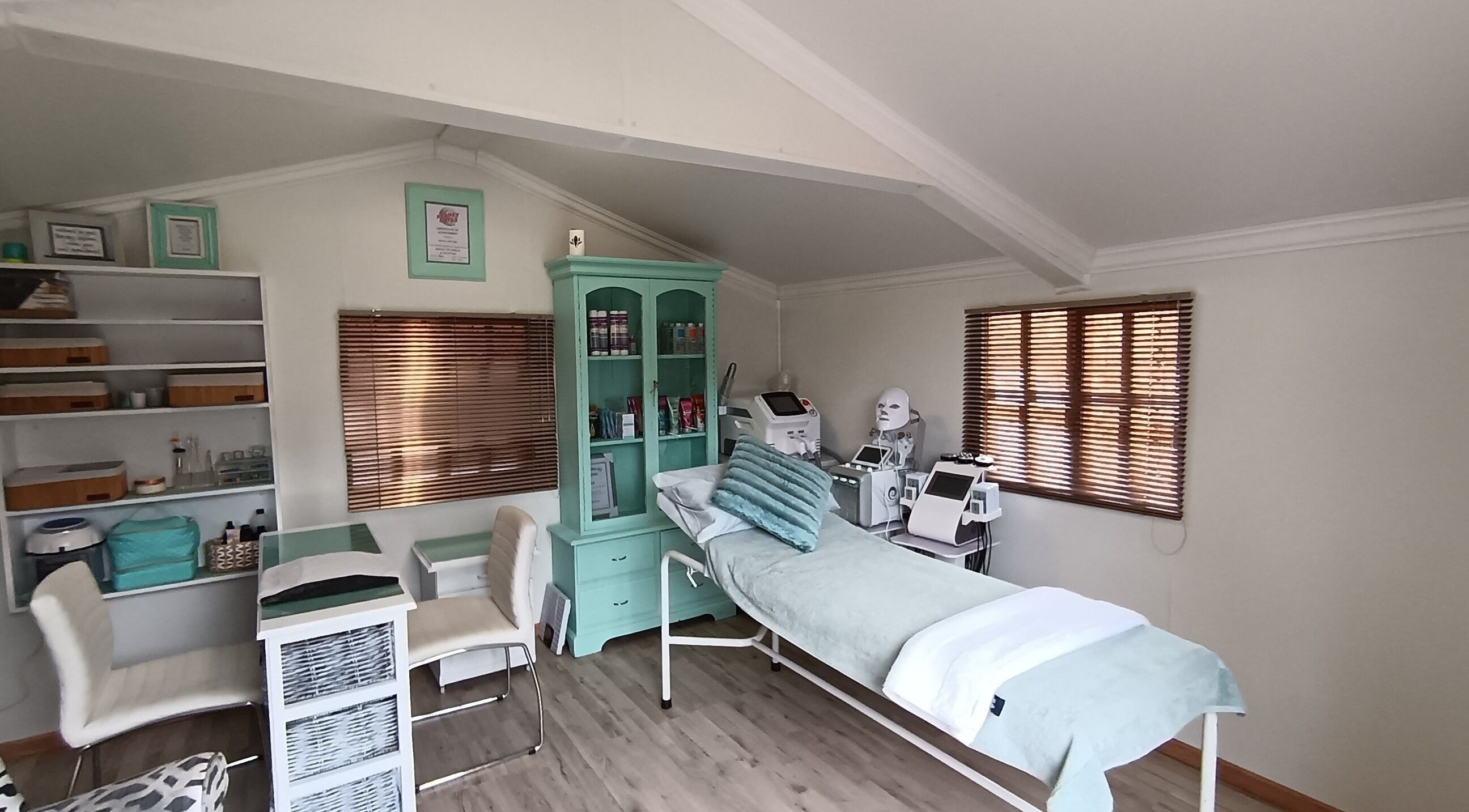 Relaxing spa room at Arjay Beauty Lounge, Pretoria, Gauteng, ZA. Cozy treatment bed and modern equipment.