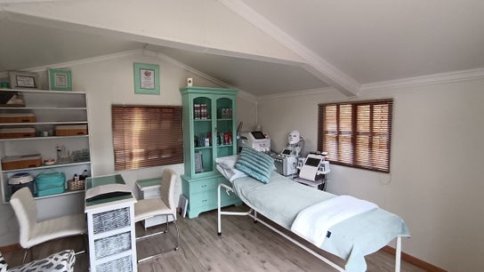 Arjay Beauty Lounge