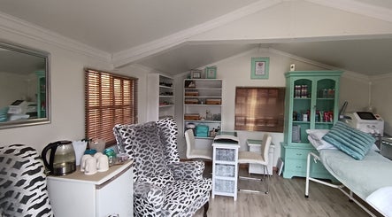 Relaxing spa room at Arjay Beauty Lounge, Pretoria, Gauteng, ZA, with plush seating and soothing decor.