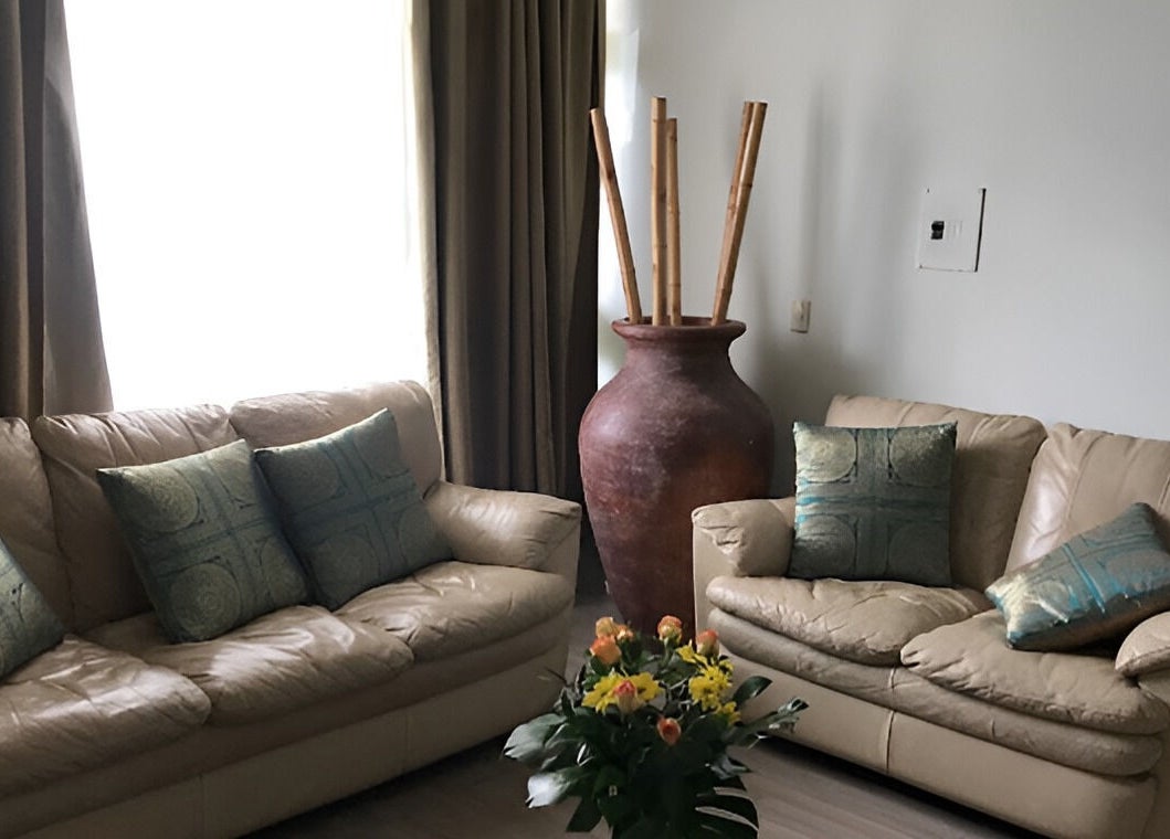 Sala acogedora en Los Yoses MíoDerma Spa Ritual Stress Control, San Pedro, San José, CR.