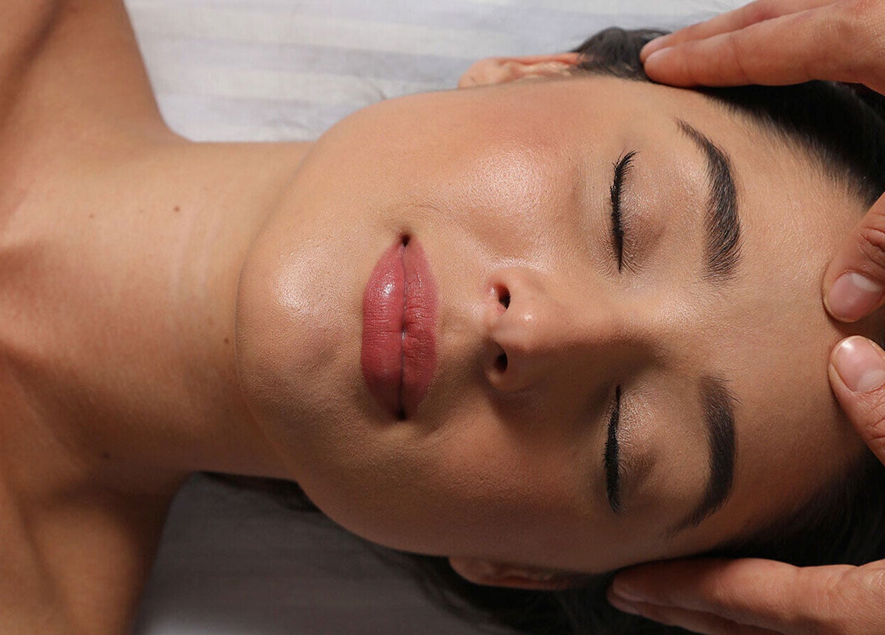 Relajante masaje facial en Los Yoses MíoDerma Spa Ritual Stress Control, San Pedro, San José, CR.