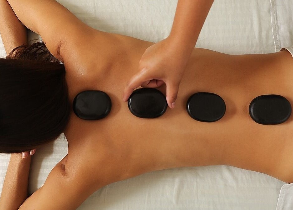 Terapia de piedras calientes en Los Yoses MíoDerma Spa Ritual Stress Control, San Pedro, San José, CR.