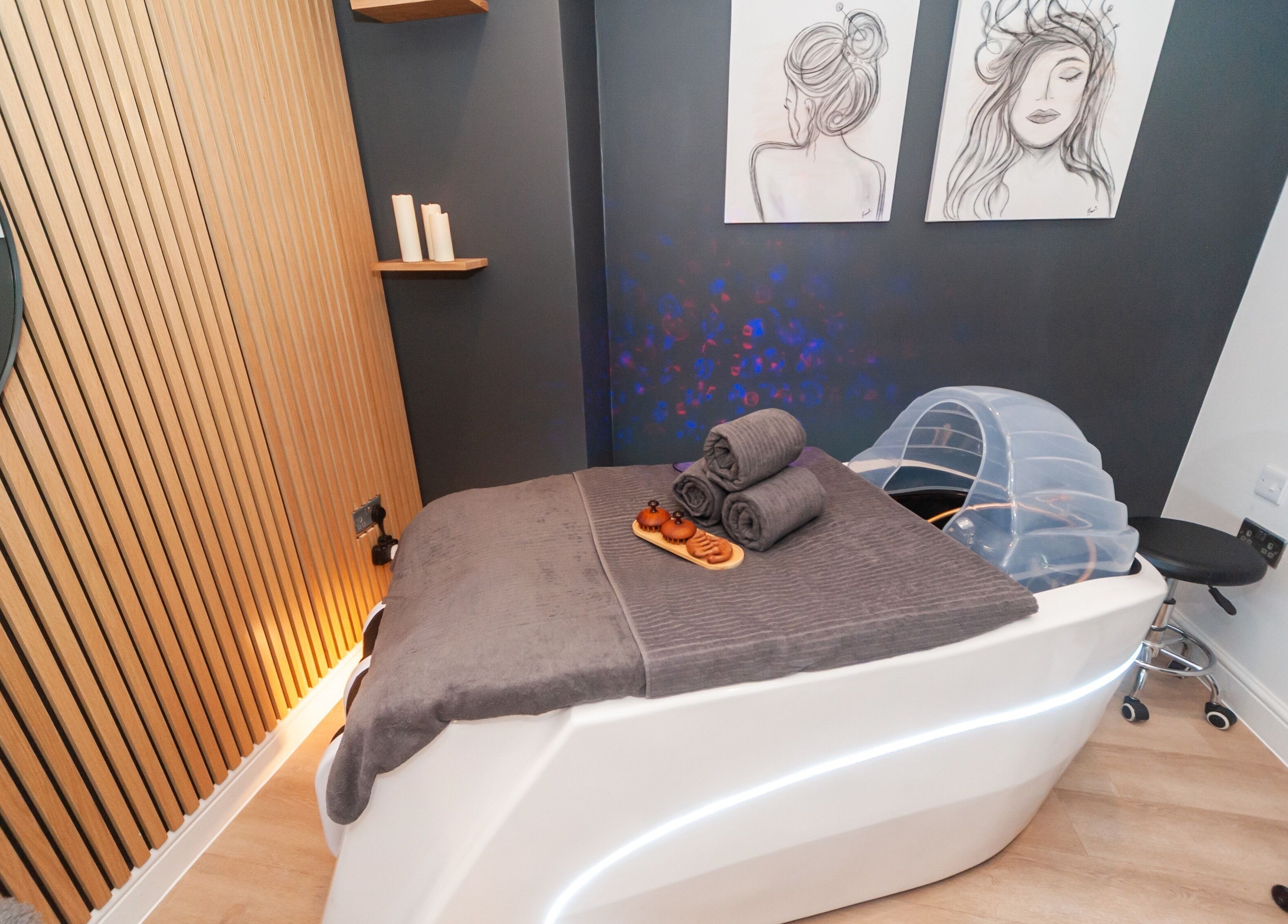 Tranquil massage room at Salon Mari Chiswick, London, England, GB with cozy towels and soothing decor.