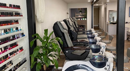 Nail Lounge
