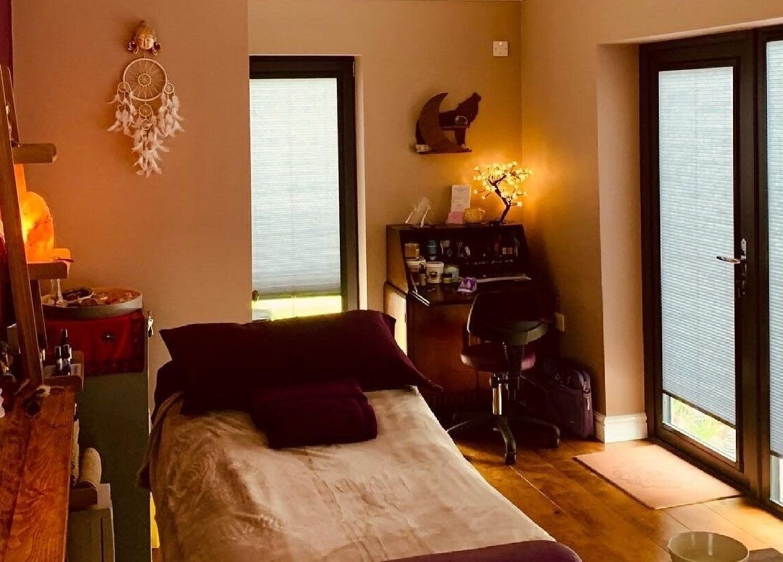 Calming therapy room at Wellbeing and Healing with Lisa, Birkenhead, England, GB, featuring soft lighting and decor.