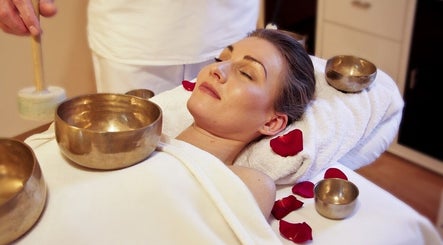 Sound therapy session at Wellbeing and Healing with Lisa in Birkenhead, England, GB with singing bowls.