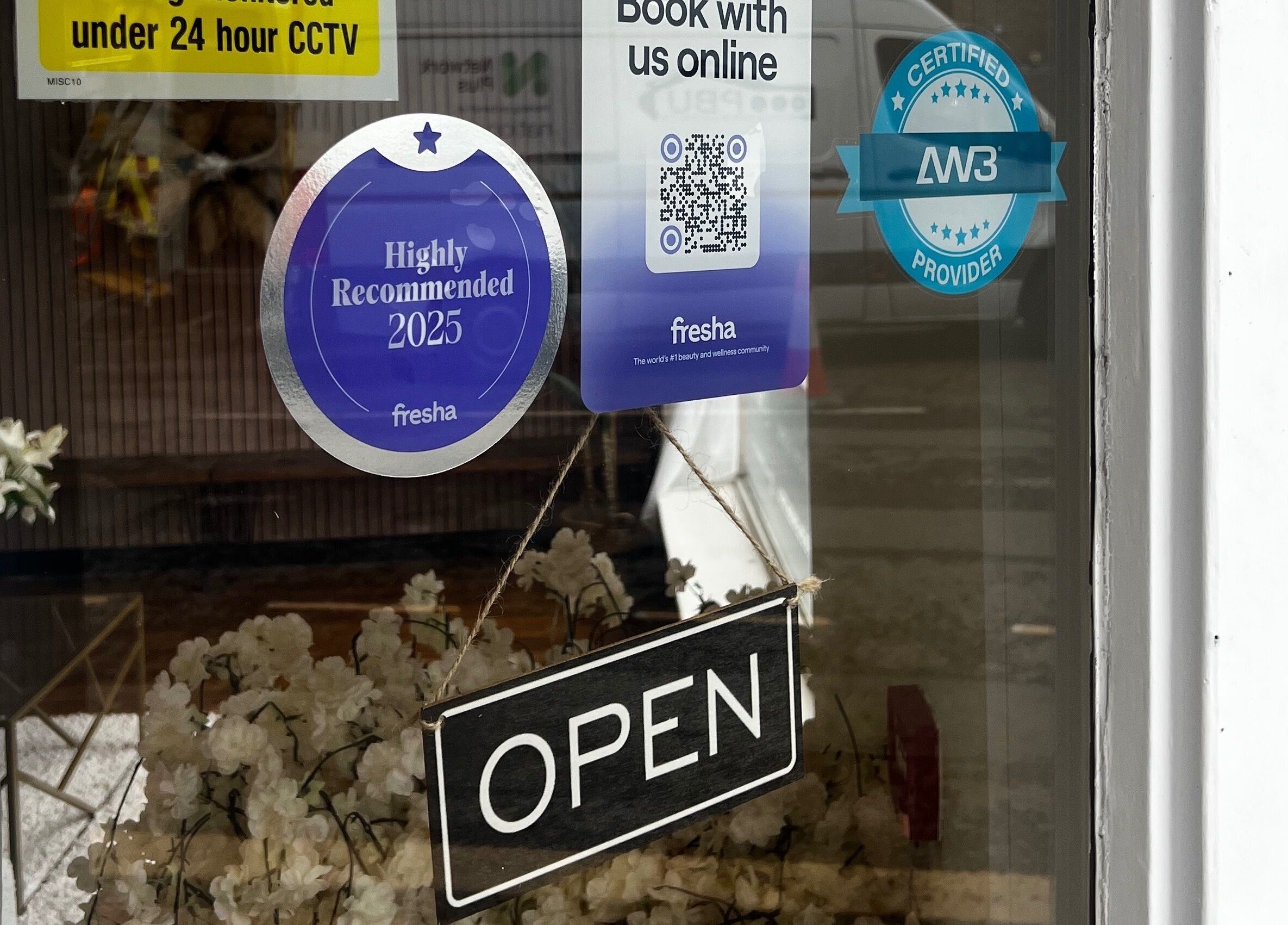 Airbrushed Aesthetics in Spalding, England displays 'Open' sign and recommendations.