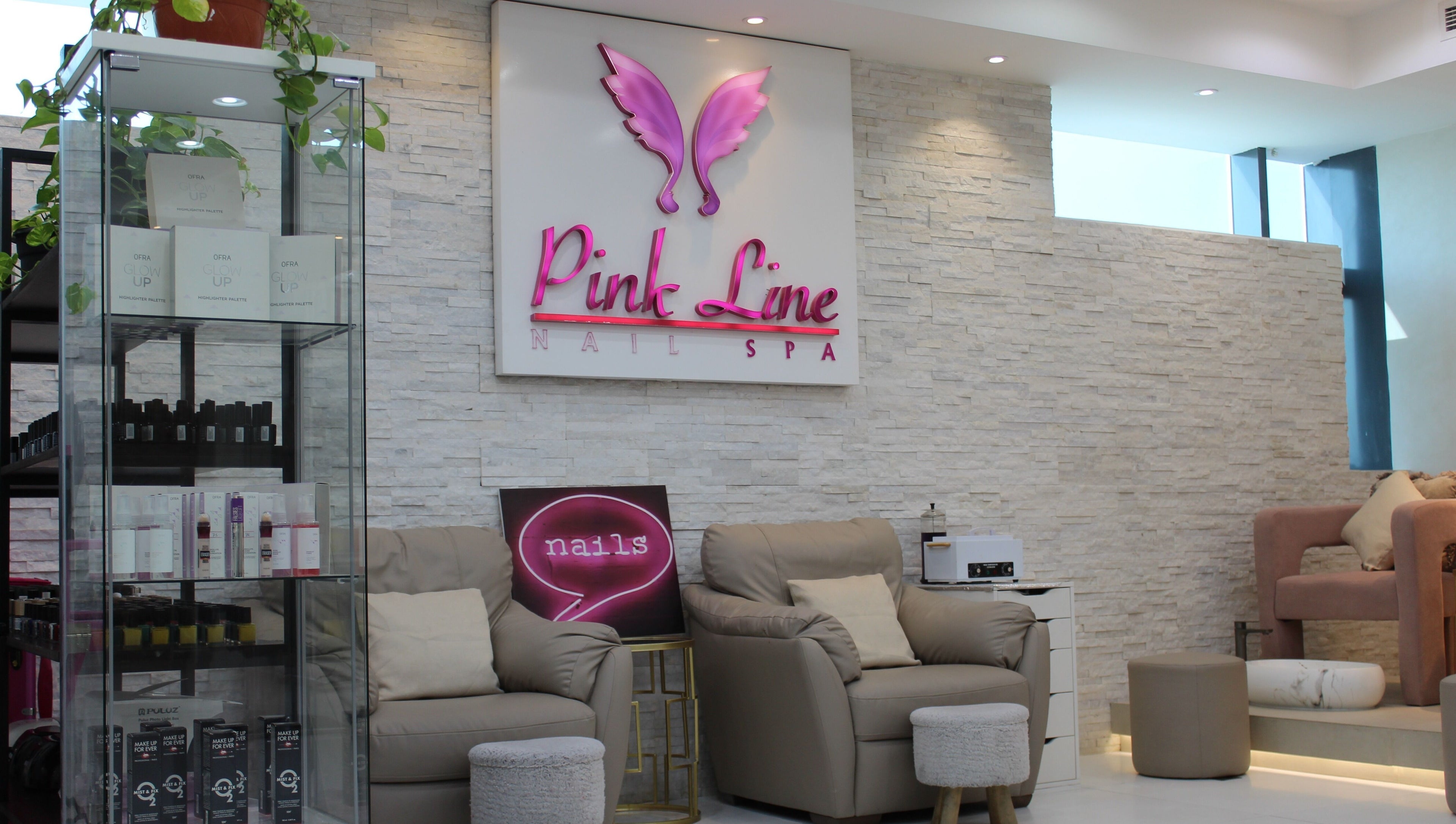 Elegant interior of Pink Line Beauty Salon in دبي, دبي, AE with plush seating and beauty product display.