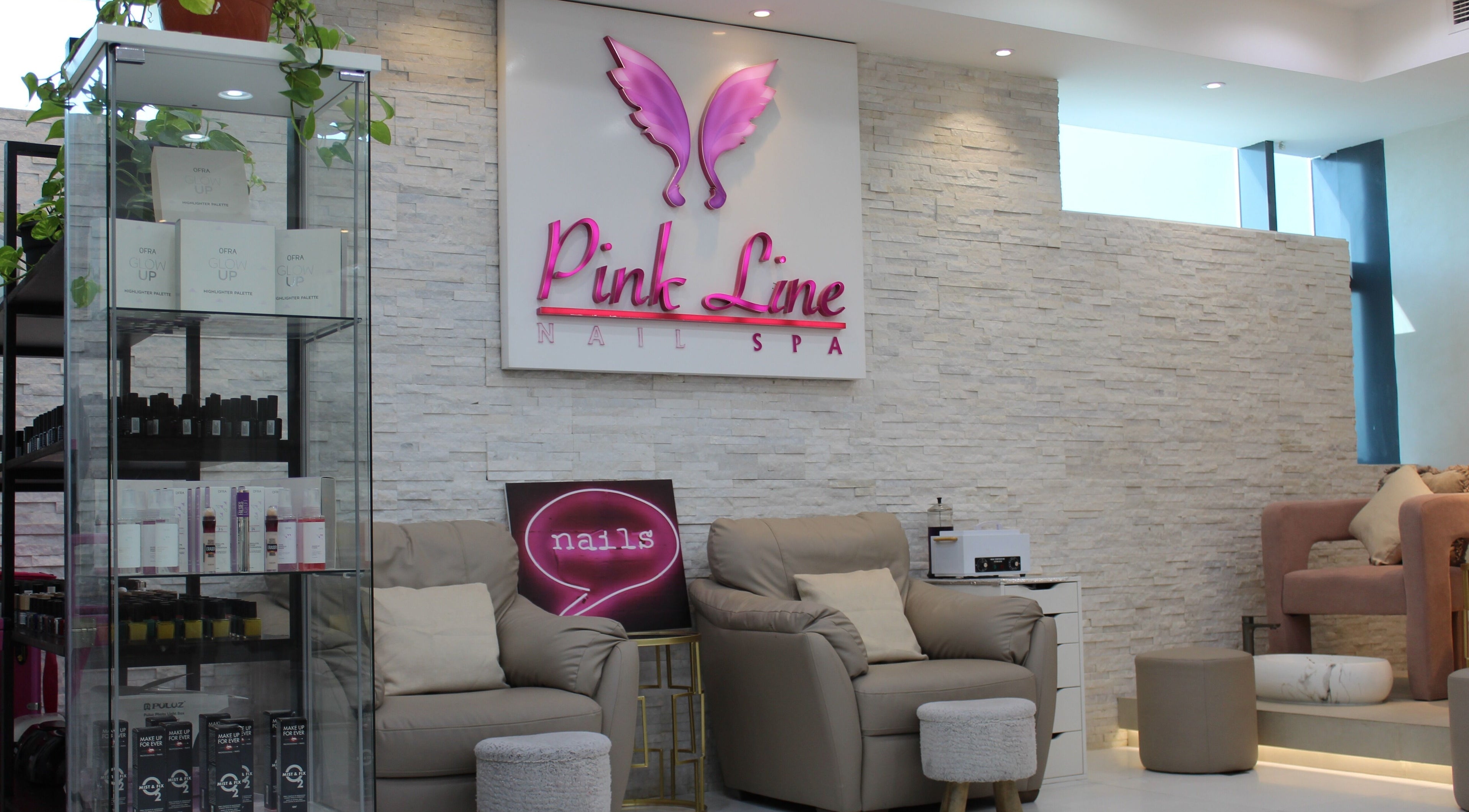 Elegant interior of Pink Line Beauty Salon in دبي, دبي, AE with plush seating and beauty product display.