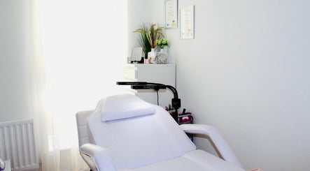 Lashes & Brows by Karolina image 3